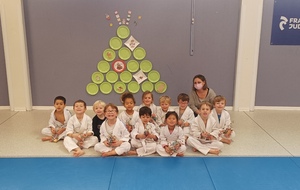 Aujourd'hui Saint Nicolas a déposé des friandises pour nos jeunes judokas